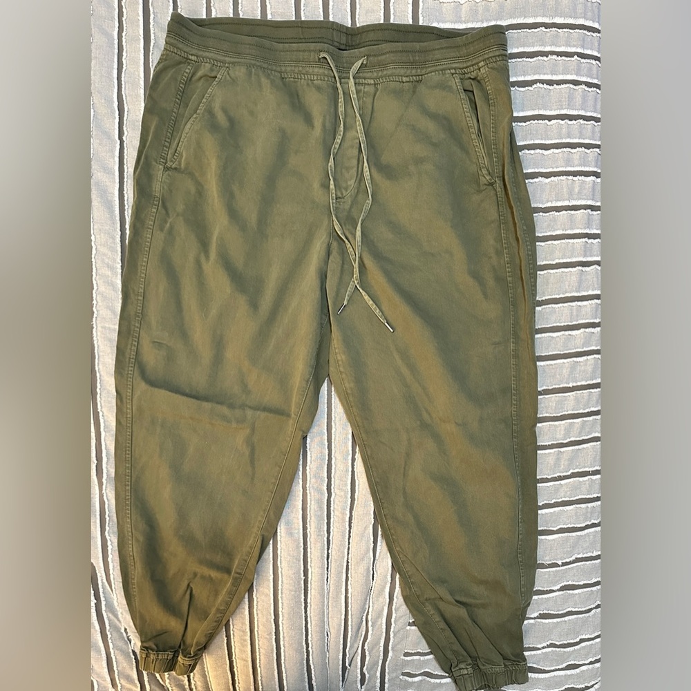 Women’s jogger pants